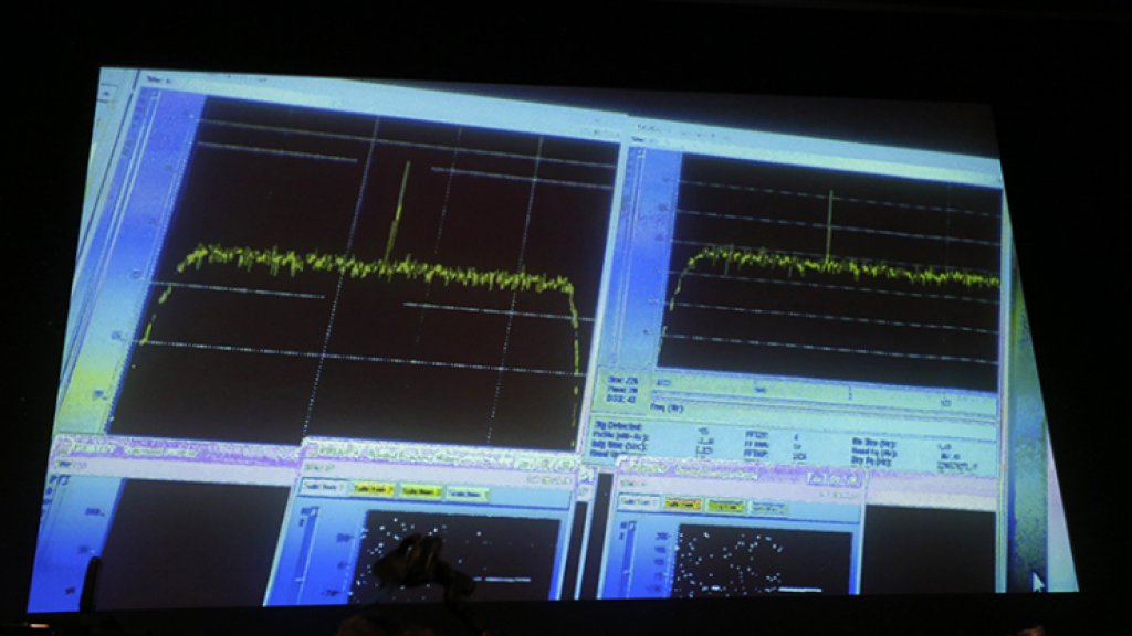 Comet-bound space probe sends message to Earth