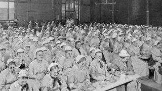Women_mealtime_st_pancras_workhouse
