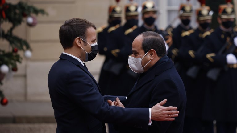 Френският президент Еманюел Макрон обяви, че Франция ще продължава да поддържа с оръжия властта на Абдел Фатах ал Сиси като гарант за борба с ислямисткия тероризъм