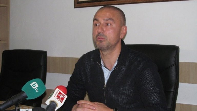 3. Бедните роднини на Първа лига
Президентът на Дунав д-р Симеон Симеонов вече може да се похвали, че е успял да направи читав отбор с немного пари. Знае се, че заплатите в русенския тим са между 2 и 3 хиляди лева, което е сред най-ниските нива в елитната футболна класа на България. Преди първенството д-р Симеонов афишира скромни цели като за отбор новак, опиращи до оцеляването в Първа лига. 
Дори когато се разбра, че Дунав има сили за нещо доста повече, медикът твърдеше, че е неособено оригинално да ги сравняват с изненадващите английски шампиони от Лестър. И наистина – Лестър успя да запази звездите си от предния сезон, докато Дунав още през зимата се раздели с преминалия за повече пари в Левски нападател Антон Огнянов.