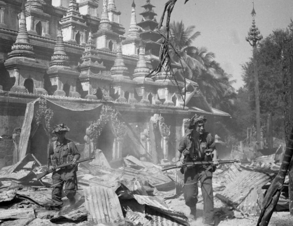 British_soldiers_patrol_Burmese_town_Bahe