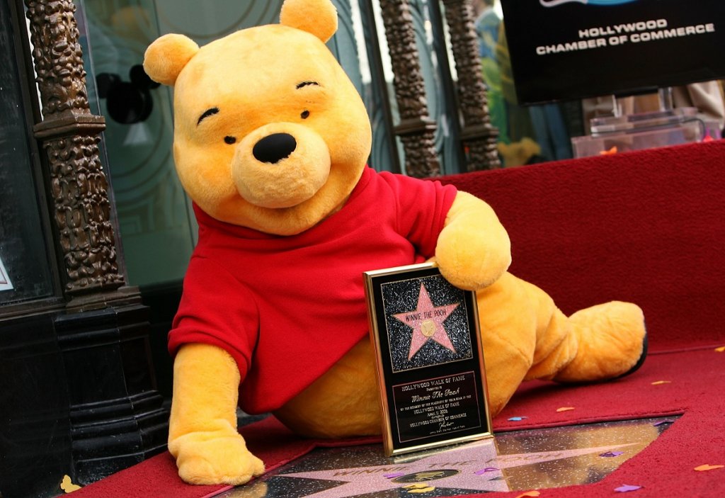 Мечо Пух (Winnie The Pooh)
Жълтото пухкаво мече, базирано на книгата на Алън Милн, се превърна в най-доходоносния франчайз за The Walt Disney Company с приходи от над 80 милиарда долара. Парите идват от продажби на дребно на различни артикули, свързани с героите, и от боксофисите покрай анимационните филми “Мечо Пух”.  

Последният филм “Историята на Кристофър Робин и Мечо Пух”, който излезе през 2018 г., се превърна и в най-касовата лента от поредицата с приходи от над 197 милиона долара.