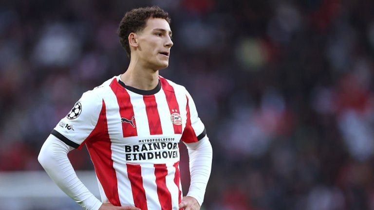 ПСВ и Аякс не излъчиха победител