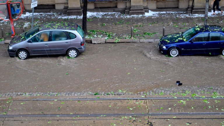 Дръжте колите в гаражите