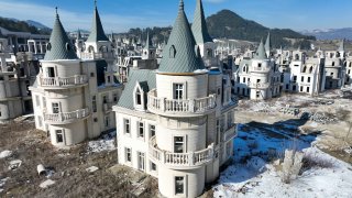 Бурж ал Бабас е несбъдната туристическа мечта