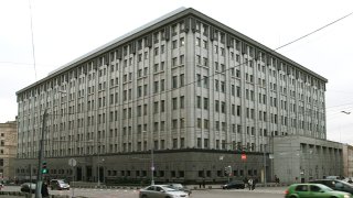 1200px-Moscow_Kuznetsky_Most_Street_24