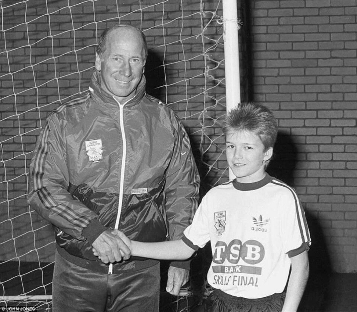 Сър Боби Чарлтън и младият Дейвид Бекъм през 1986 г.