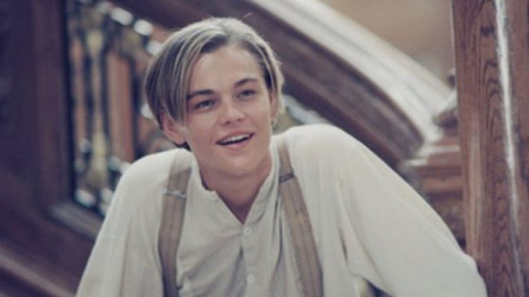 1. "Титаник" (Titanic, 1997)
Какво да кажем още? Не вярвате, че обявения за "най-блудкав" филм на 20 век с най-патетичния саундтрак е добър? Напротив. Смазващият бокс-офис успех на заглавието не бива да ви заблуждава: филмът на Джеймс Камерън (който посипва екипа, без Леонардо Ди Каприо, с "Оскари", който счупва всички класации за най-скъп филм на всички времена и който поразява с декорите и разплаква малки и големи) - изобщо не е толкова лош. Това заглавие представя една от най-големите морски катастрофи доста реалистично, без да я захаросва прекалено - и не на последно място имаме Лео и Кейт, които играят толкова живо, че превръщат заглавието в съвременна класика. Да, това е най-голямата роля на Ди Каприо, остава си такава и досега - и с нея той ще бъде запомнен в спомените и на идните поколения. Имате ли да добавите нещо?