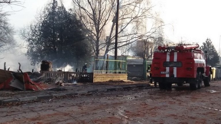 Село Хитрино е евакуирано, докато протича изтеглянето на дерайлиралите цистерни