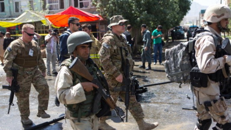 Кола бомба се е взривила в конвой на мисията на Европейския съюз в Афганистан