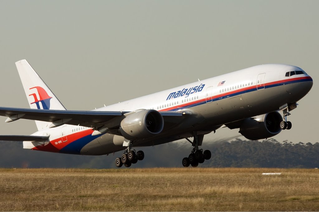 Malaysia_Airlines_Boeing_777-200ER_MEL_Nazarinia