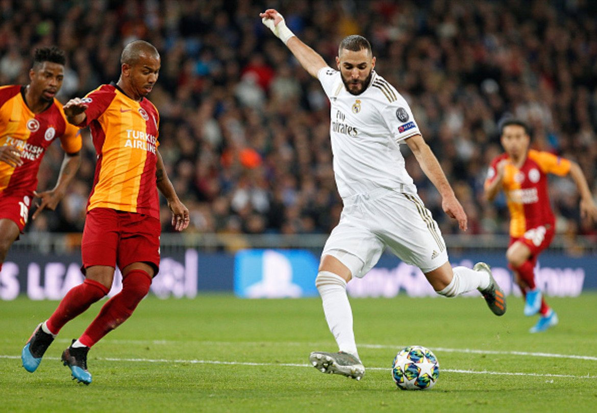 Бензема вкара два от головете за Реал при 6:0 над Галатасарай. Разписвал се е вече в 15 поредни сезона в Шампионската лига.