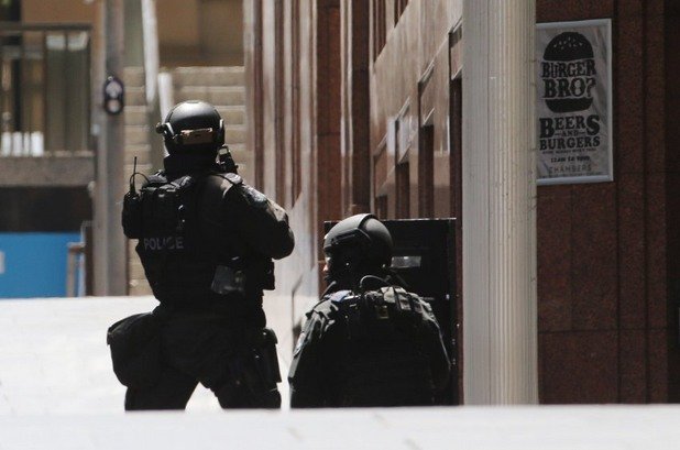 Полицейски щурм за заложниците в Сидни (обновена)