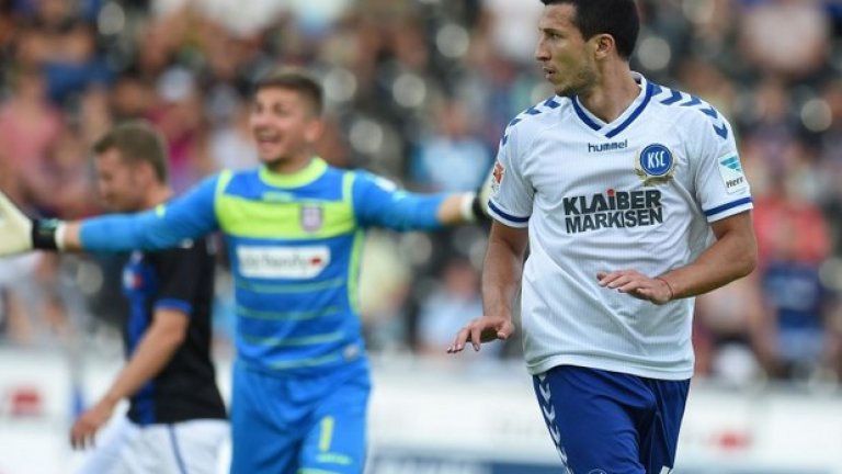 Мицански не се зарадва бурно на головете, за разлика от съотборниците му.