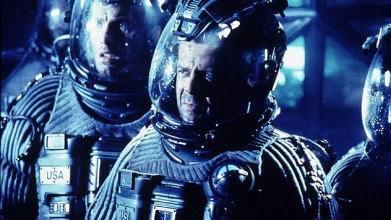 Той стои и зад скафандрите в "Армагедон"