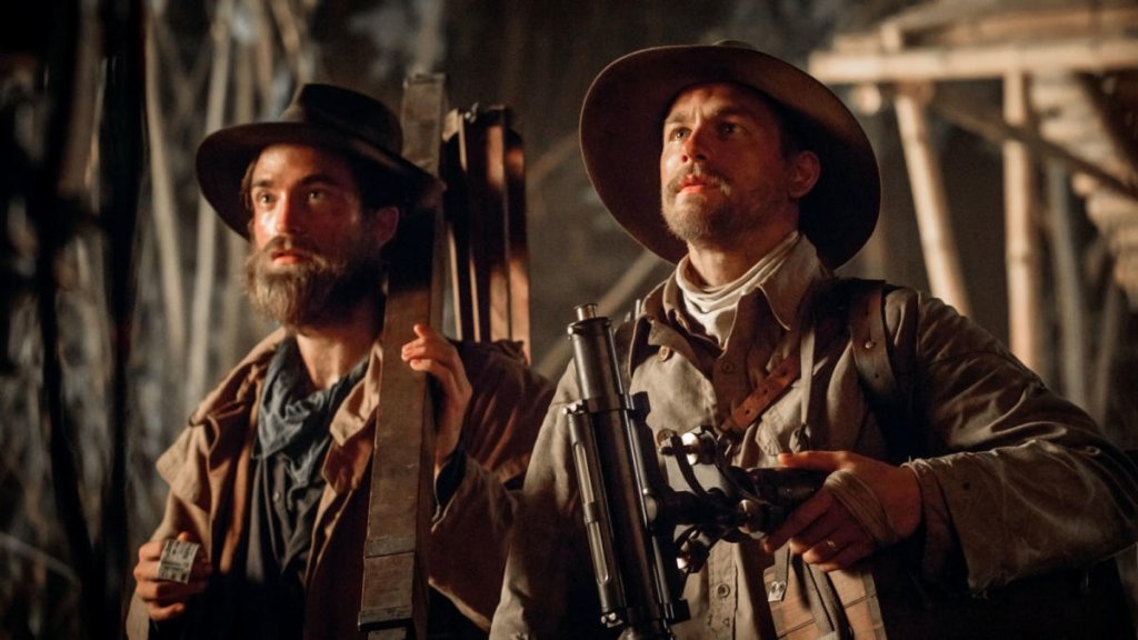10. \"The Lost City Of Z\" 
Отне на сценаристът и режисьор Джеймс Грей много, много години за да адаптира историята на изследователя Пърси Фалцет за големия екран и щеше да е трагично, ако филмът се беше провалил. Той обаче стана един от най-добрите 