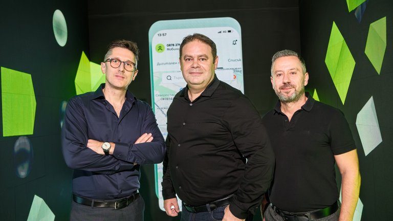 На снимката Yettel Event Speakers: отляво надясно Богдан Узелац, главен търговски директор, Джейсън Кинг, главен изпълнителен директор и Стефан Димитров, директор „Дигитални продукти и маркетинг“ в Yettel България.