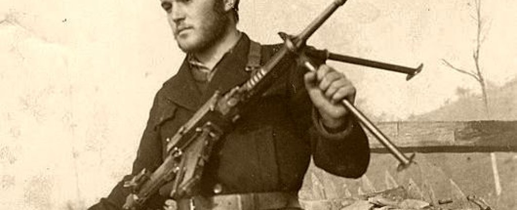 Chetnik_with_Breda_M30