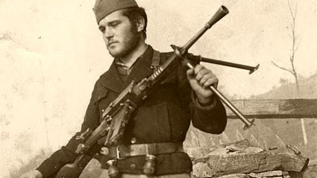 Chetnik_with_Breda_M30