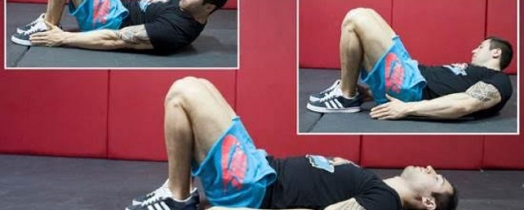 10. Странично докосване (Side Touch) 
Изключително лесно за изпълнение, но в същото време ефективно упражнение за косите коремни мускули (obliques). 
Начин на изпълнение: Легнете по гръб на пода като поставите двете си ръце отпуснати встрани от тялото. Сгънете краката в коленете като максимално приближите петите до дупето. С интензивни движения започнете да протягате последователно лява ръка към пръстите на левия крак. Сменете посоката и направете същото към дясната страна. 
Стремете се към:  20-60 повторения.