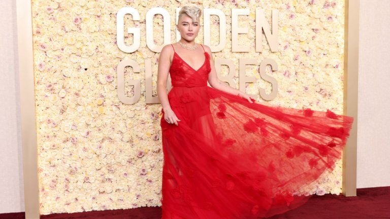 Флорънс Пю застана на червения килим в полупрозрачна червена рокля на Valentino.