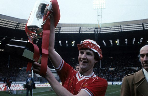Уилън е вдигнал Milk Cup на "Уембли", а през тази година (1983) Ливърпул става и шампион в последния сезон на Боб Пейсли като мениджър