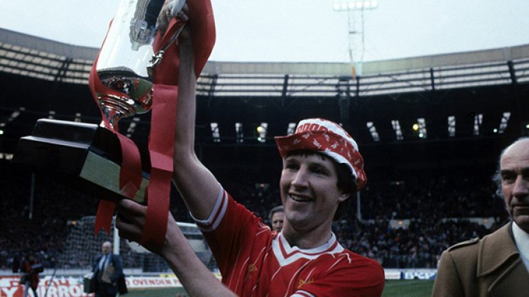 Уилън е вдигнал Milk Cup на "Уембли", а през тази година (1983) Ливърпул става и шампион в последния сезон на Боб Пейсли като мениджър