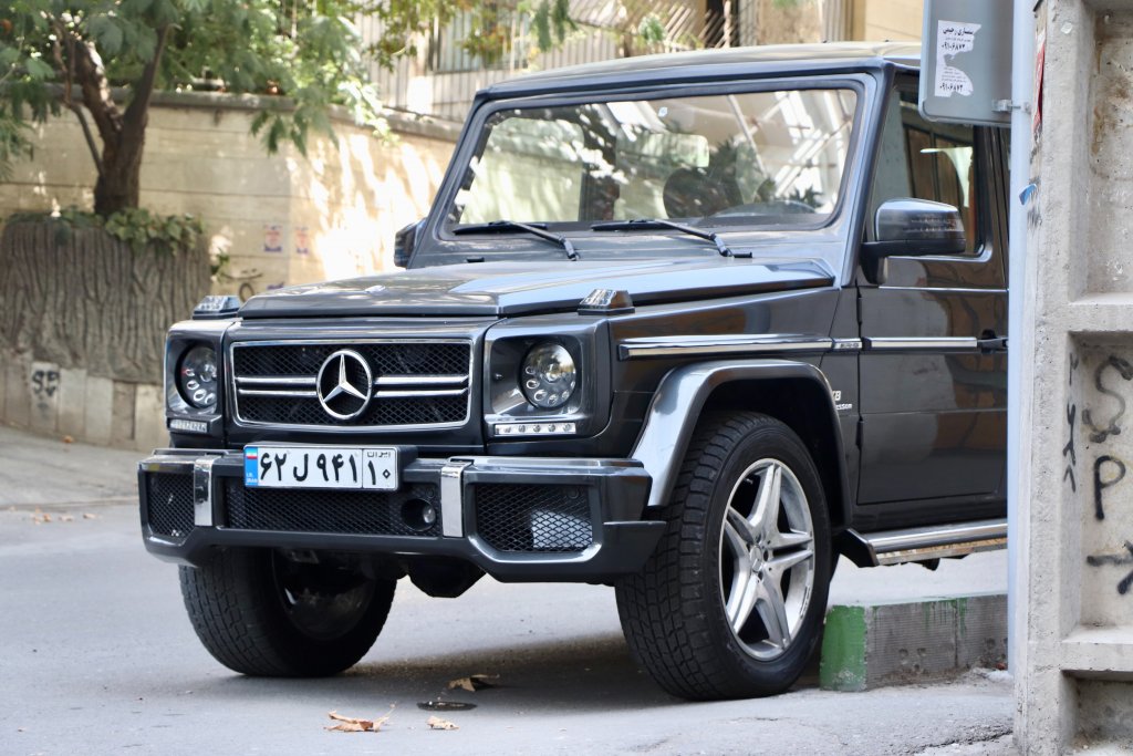 Mercedes-Benz G-Class
G-class, по-известен у нас като "кубчето", е модел на Mercedes, първоначално замислен като военно возило, но впоследствие станал любим на редица холивудски величия и английски футболисти (и на някои родни бизнесмени). В производство е от 1979 г. до днес и е сред най-купуваните модели на марката. Към 2015-а в завода в Грац са произведени над 200 000 автомобила.