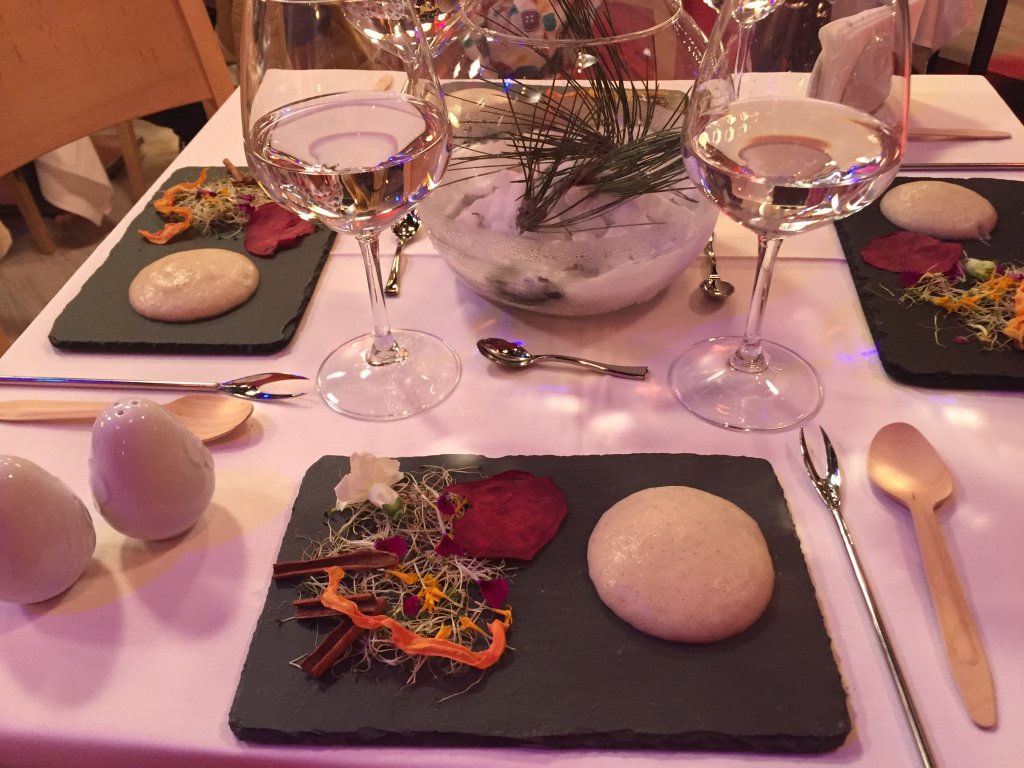 На специално организирания MasterChef обяд имаше картофено пюре... да, това е картофено пюре с ядливи цветя