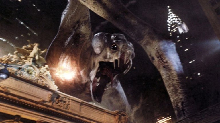 Чудовището от "Чудовищно" (Cloverfield) също се нарежда сред най-едрите чудовища в киното. То е с размерите на небостъргач и без никакъв свян с един удар обезглавява Статуята на свободата, след което започва да се държи сякаш си е поставило за цел да срине Манхатън със земята. Чудовището не се появява твърде често във филма, което от една страна е жалко, но от друга спомага за напрегнатата атмосфера. Което прави и заснемането на събитията във филма - сякаш с любителска камера и от първо лице.