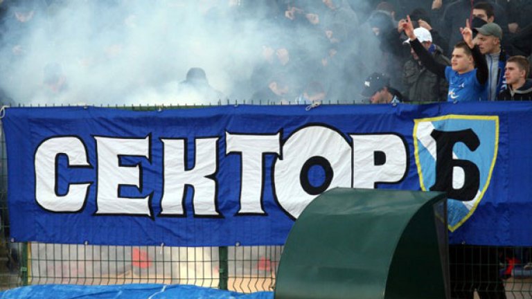След дербито ЦСКА - Левски полицията нападна момчетата, които си събираха трансперантите и знамената