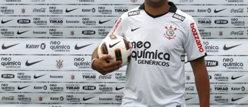 Адриано беше описван като новия Роналдо и се очакваше да спечели "Златната топка", но алкохолът и депресията след смъртта на баща му не позволиха той да разгърне таланта си