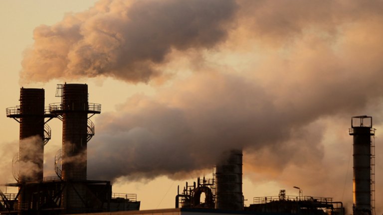 От цена за въглеродните емисии най-засегнати са индустриите на въглищата и петрола. И те организират похода за дезинформация, за да защитят приходите си