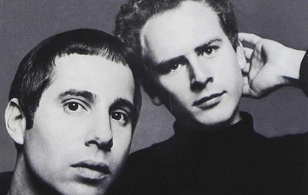 Саймън и Гарфънкъл
До един момент те се наслаждаваха на ранния си успех и на живота като милионери и като легендарно фолк-рок дуо. Но след над 10 години създаване на музика заедно, отношенията им се влошиха и те се разделиха. През последните пет десетилетия множество пъти пробваха да се съберат, тъй като нямаха успех като солови изпълнители, но пак се изпокарваха до степен на злобни и жлъчни коментари един към друг чрез медиите. Сарказмът на Пол Саймън сякаш просто няма как да се съчетае в хармония с желанието на Гарфънкъл да бъде добросъвестен – и характерите им са несъвместими, за разлика от вокалните им гласове. През 2018 г. Саймън обяви, че прекратява турнетата си и затова едва ли отново ще ги видим на сцена заедно.