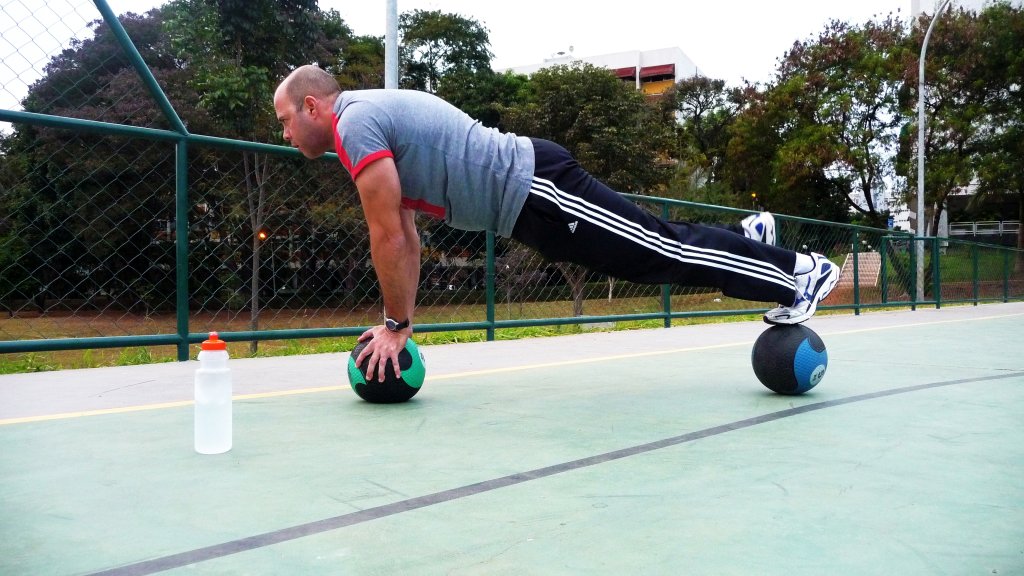 Medicine_Ball_Plank