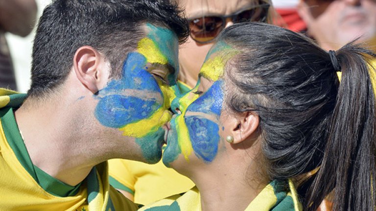 Бразильский поцелуй. Бразилия поцелуй. Мальчик и мир Бразилия 2013. Чехол ЧМ 2014. Шоу поцелуй Бразилия Рауль.