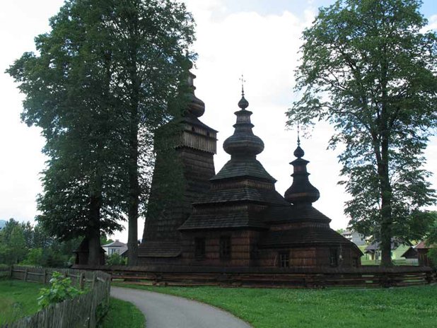 Шестнайсетте дървени църкви в Карпатите, които се намират на територията на Полша и Украйна