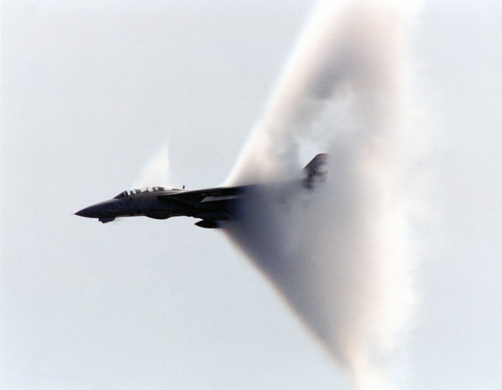 Tomcat Breaks The Sound Barrier