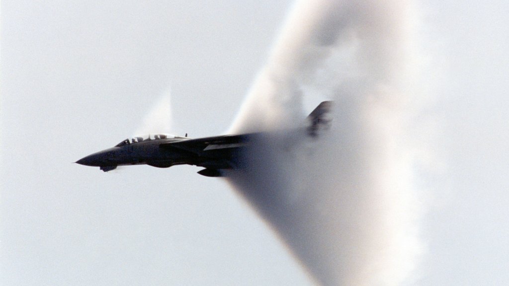 Tomcat Breaks The Sound Barrier