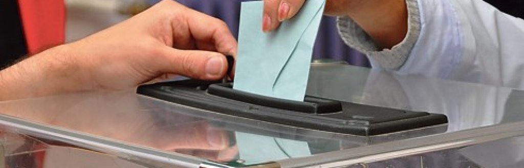 AMBIANCE DANS LES BUREAUX DE VOTE LORS DU PREMIER TOUR DES PRIMAIRES SOCIALISTES