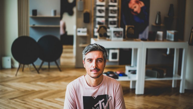 Даниел Ненчев е истински мултимедиен човек, който непрекъснато прескача от платформа в платформа.