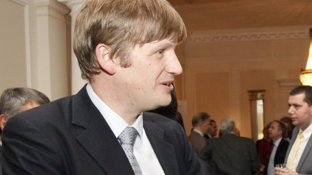UK-ambassador-Jonathan-Allen-and-BNB-governor-Ivan-Iskrov-e1365715626975
