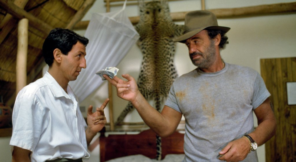 “Пътят на едно разглезено дете”
Тази година светът изгуби човекът Жан-Пол Белмондо, но актьорът остава безсмъртен чрез филмите си. А една от класиките му, за която печели награда “Сезар”, е “Пътят на едно разглезено дете”. 
В лентата Белмондо влиза в ролята на бизнесмен, който на 50-ия си рожден ден решава да се преквалифицира. Уморен от работа и многолюдното си семейство, той бяга в Африка. Но миналото го настига в лицето на един от бившите му служители, който изглежда решен на всяка цена да досажда на бившия си шеф, без да обръща внимание на факта, че той обръща нова страница в живота си.