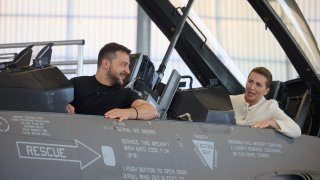 За разлика от всички други оръжия досега, предоставянето на F-16 няма за цел просто да помогне на Украйна да оцелее до следващата фаза на войната