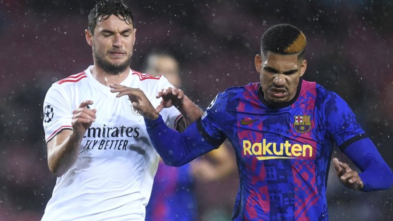 Барса лепна 1 млрд. евро откупна клауза на защитник с нов договор