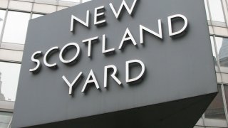 New_Scotland_Yard_sign_3