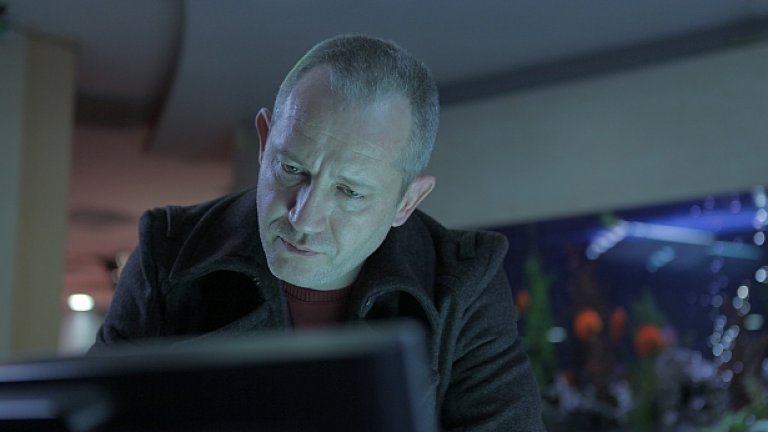 Христо Шопов напразно търси любовта зад монитора в новия БГ филм "Love.net"