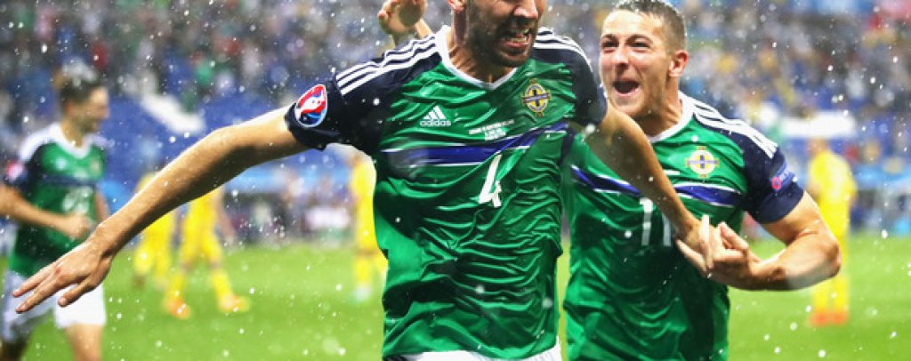 Гарет Макоули вкара първия гол за Северна Ирландия на европейски първенства, с което донесе и първата победа за родината си на подобен форум