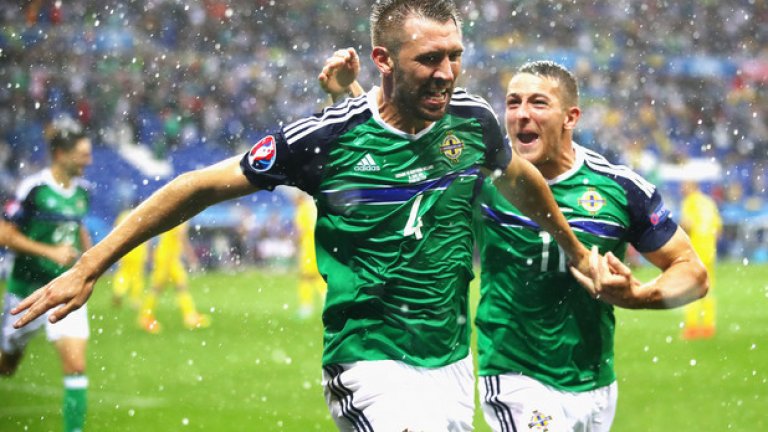 Гарет Макоули вкара първия гол за Северна Ирландия на европейски първенства, с което донесе и първата победа за родината си на подобен форум