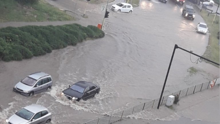 Варна е наводнена след проливен дъжд
